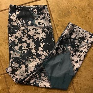 UA workout capris